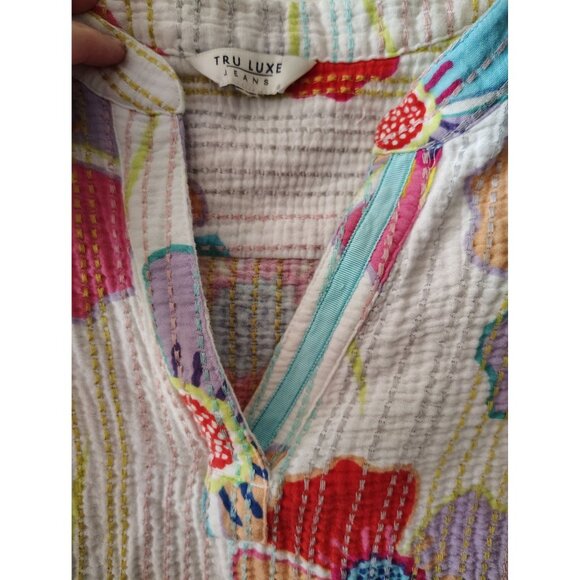 Tru Luxe Jeans Large, XL Blouse Top, Flower Boho Art to Wear Roll Tab Sleeve - Picture 6 of 7